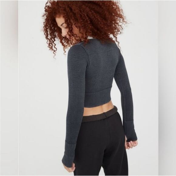 NWOT Aerie Offline Main Squeeze Charcoal Gray Seamless Thermal Crop Top XL - Picture 3 of 8
